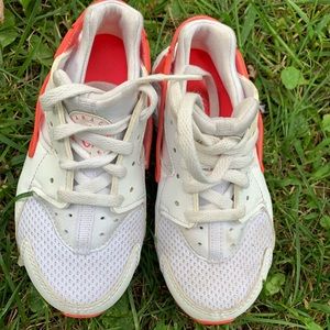 Girls Nike Huaraches Size 11